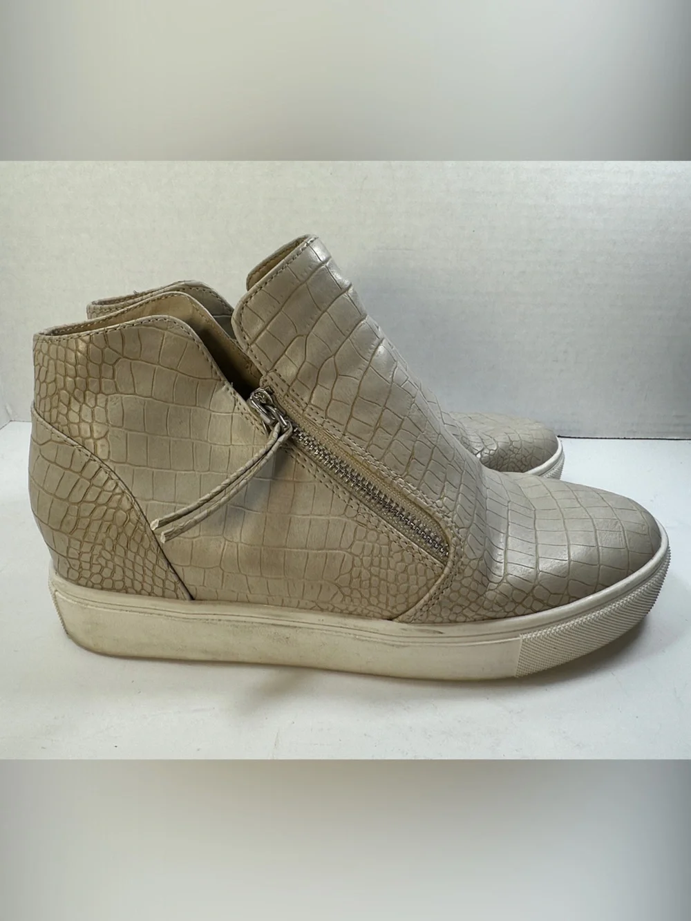 Steve Madden Women’s Beige Croc-Embossed Zip Sneaker Boot Size 8